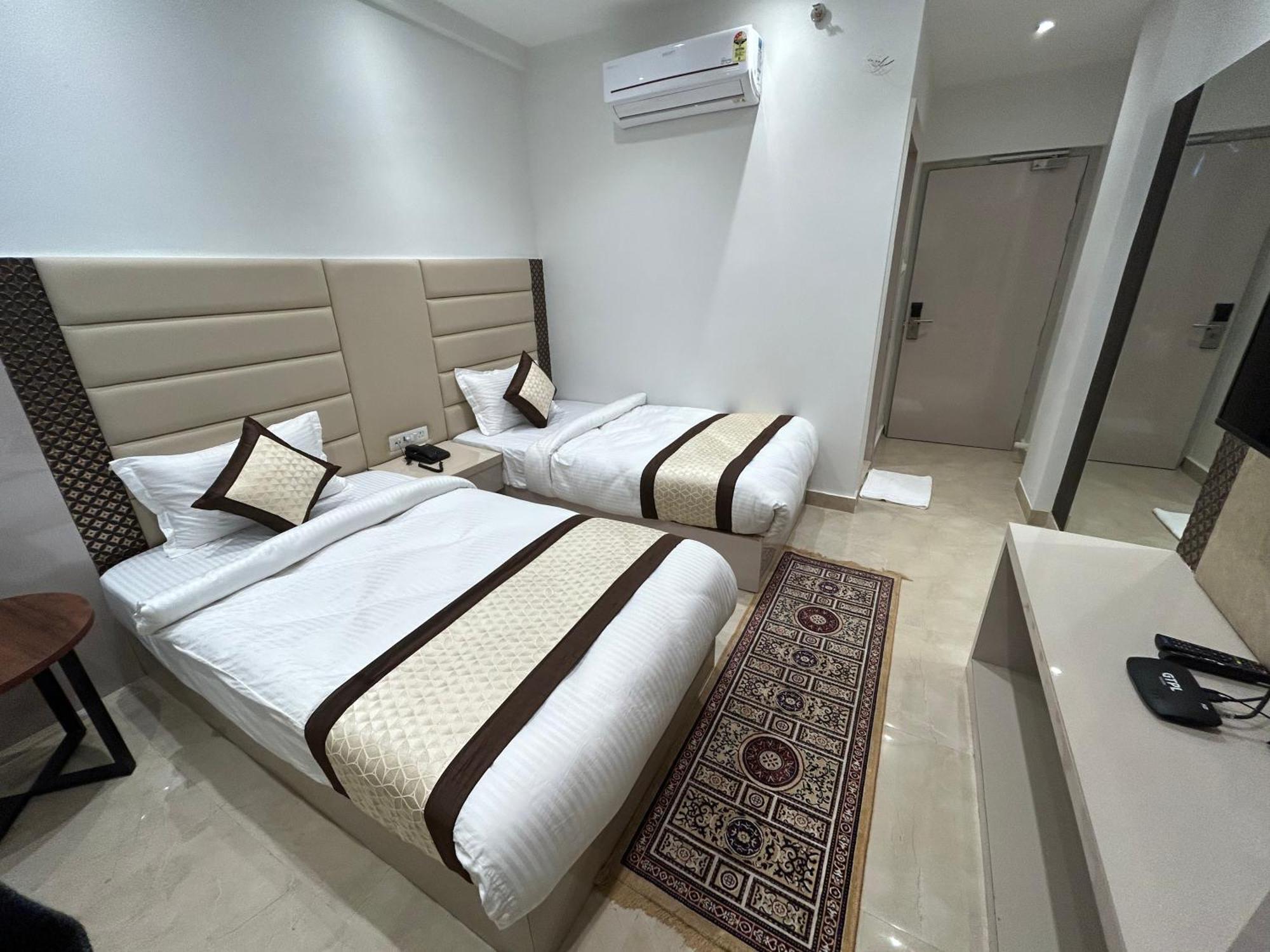 Hotel President Agra Near Taj Mahal 3*
